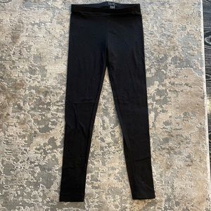 Light leggings with small black pearls size Small